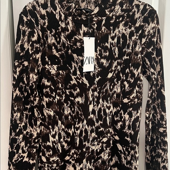 Zara long sleeve animal print dress with pleated stretch accordion fabric Large - Picture 9 of 10